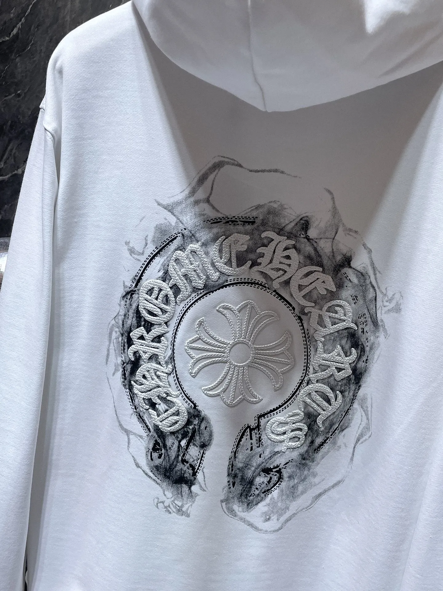 P260 Chrome Hearts Autumn and Winter 2025 Counter Synchronization Chrome Horseshoe Sanskrit Cross Embroidery Hand-painted Hooded Sweatshirt Vacuum Embroidery Method! Heavy embroidery! ! ! Tens of thousands of needles! ! Recommended colors: White Black Size: S, M, L, XL
